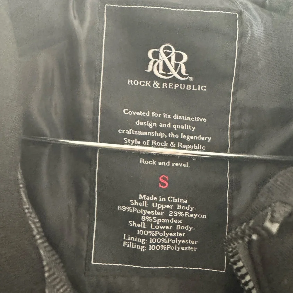 NWT Rock & Republic Black and Gray Men's Puffer Vest